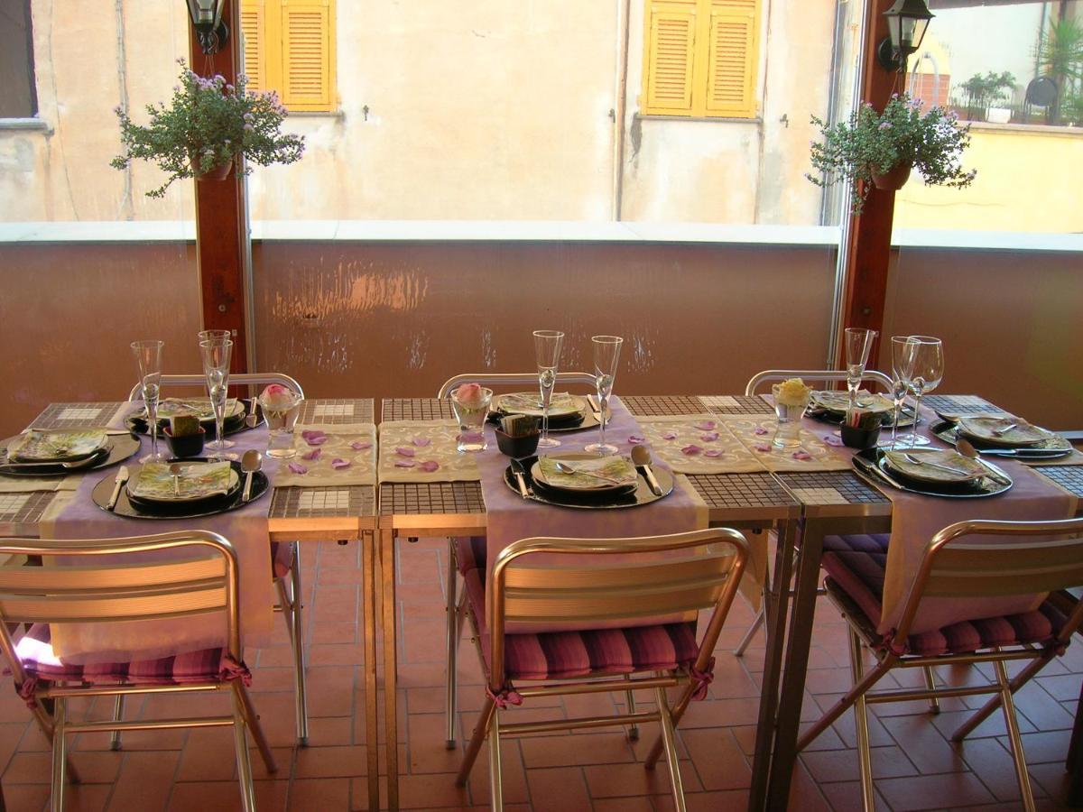 Ghiro Ghiotto Acomodação com café da manhã Pietra Ligure Exterior foto