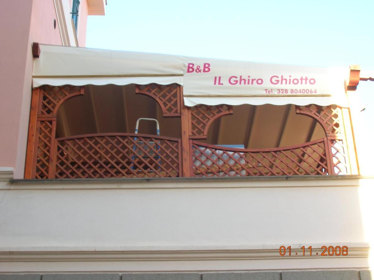 Ghiro Ghiotto Acomodação com café da manhã Pietra Ligure Exterior foto