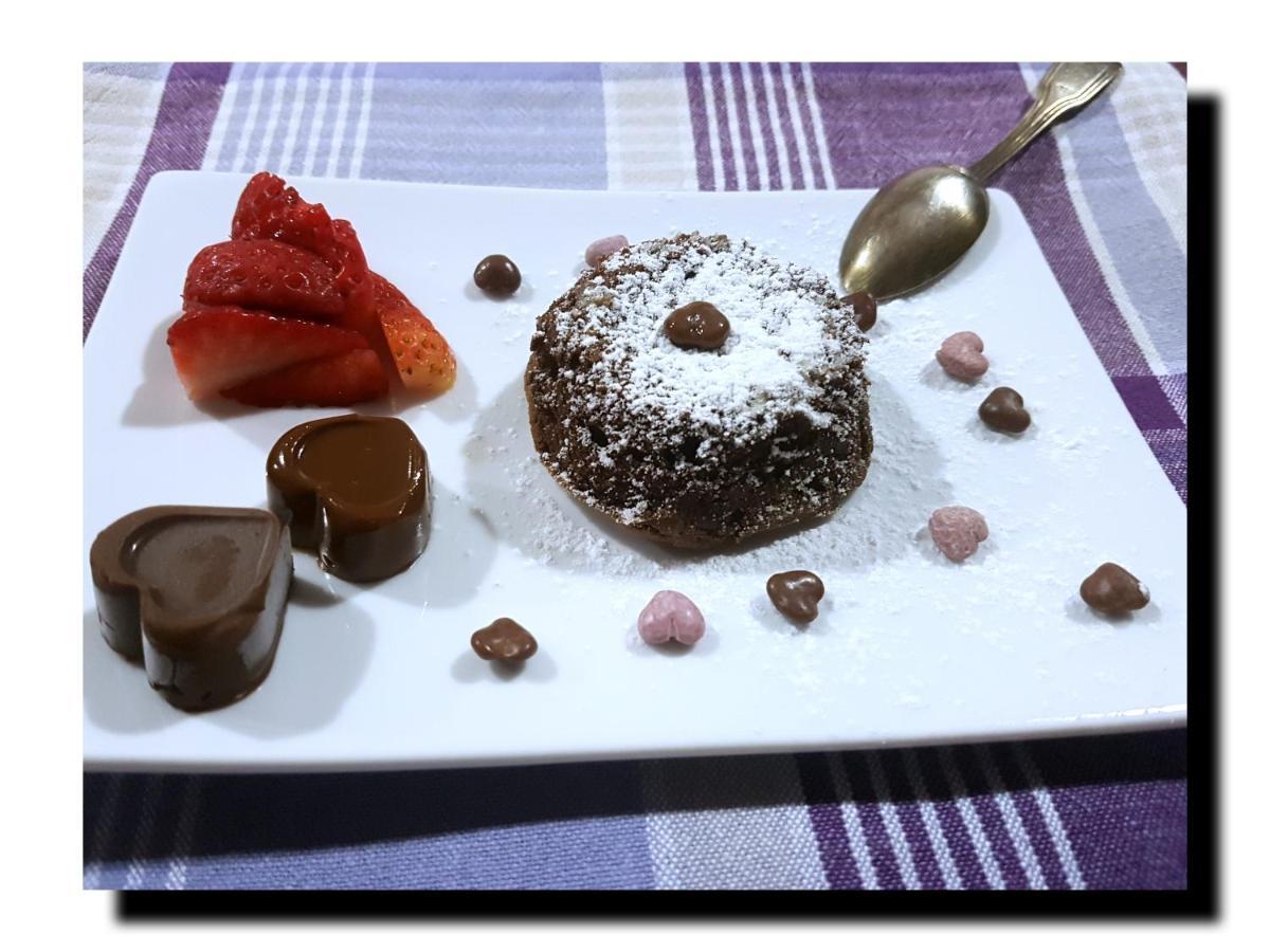 Ghiro Ghiotto Acomodação com café da manhã Pietra Ligure Exterior foto