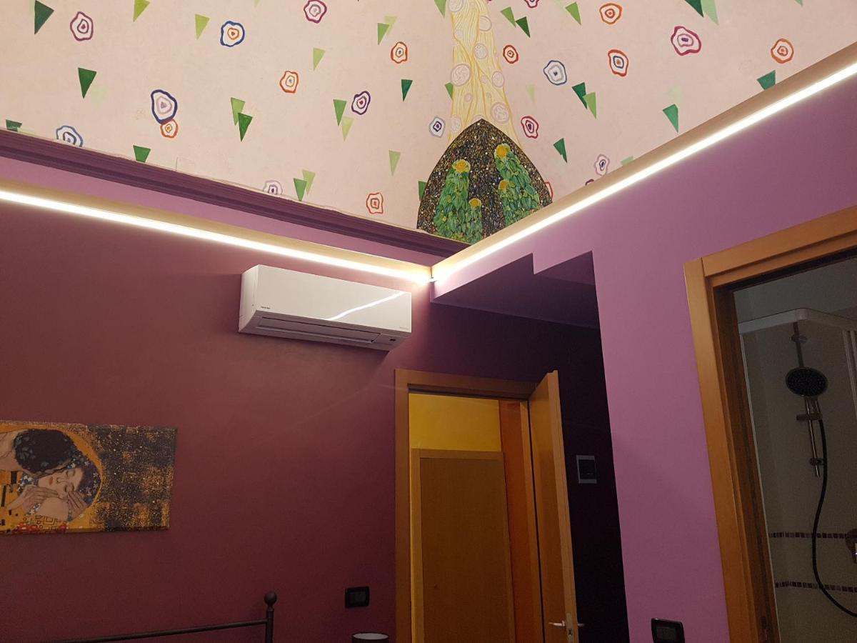 Ghiro Ghiotto Acomodação com café da manhã Pietra Ligure Exterior foto